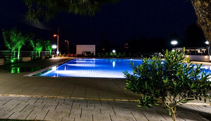 Апарт отель Cosmopolis Multi-Venue Ларнака Экстерьер фото
